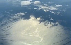 بالفيديو.. طيار يوثق مشهدا محيرا فوق البحر المتوسط بعد الزلزال
