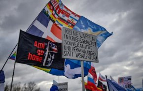 تجمع آلمانی‌های حامی صلح در برابر پایگاه آمریکایی