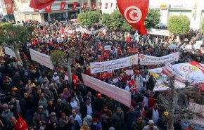 تونس تطرد مسؤولاً نقابياً إسبانياً وتمنع دخول الوفود الأجنبية المشاركة في تظاهرة لاتحاد الشغل