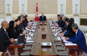 الرئيس التونسي يعلن حل المجالس البلدية وتعويضها بنيابات خصوصية