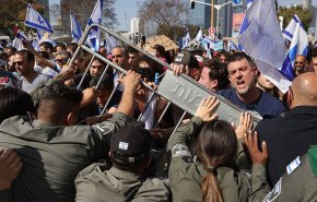 انقسامات حادة ومواجهات مع الشرطة في تل أبيب