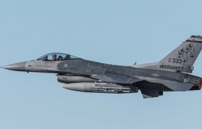 بحرین اولین هواپیمای پیشرفته جت جنگی اف-۱۶ را از آمریکا تحویل گرفت