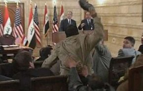 روزنامه‌نگار عراقی که به بوش کفش پرتاب کرد از این عمل پشیمان نیست