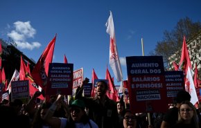 آلاف البرتغاليين يتظاهرون للمطالبة بزيادة الأجور وتحسين المعيشة

