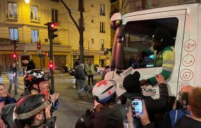 پلیس و معترضان در پاریس برای سومین شب متوالی با یکدیگر درگیر شدند