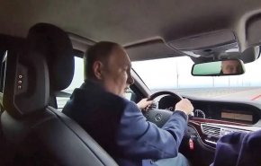 شاهد.. بوتين يزور مدينة 'ماريوبول' بأوكرانيا بسيارته تفقدا لمعالمها وسكانها