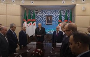 شاهد بالفيديو: 11 تعديل وزاري يهز الحكومة الجزائرية 