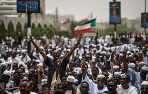 شاهد.. المتظاهرون السودانيون يطالبون بالقصاص لقتلاهم