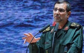 قائد القوة البحرية للحرس الثوري يتفقد جزر نازعات في الخليج الفارسي