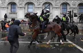 العنصرية الممنهجة وإخفاقات شرطة لندن.. من يوقفها؟!