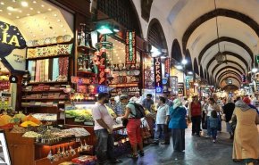 الجاليات الإسلامية في تركيا تتسوق حاجيات رمضان من الأسواق العربية