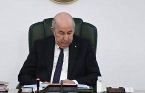 الجزائر تعيد سفيرها لفرنسا بعد خلاف بين البلدين