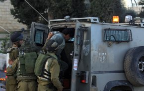 قوات الاحتلال تعتقل عددًا من المواطنين الفلسطينيين من الضفة الغربية