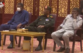 لقاء يجمع القيادات العسكرية والمدنية السودانية لإنهاء الخلافات 
