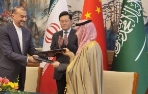 صورة تذكارية لوزراء خارجية ايران والسعودية والصين في بكين