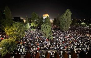 حضور ۱۴۰ هزار نمازگزار فلسطینی در مسجدالاقصی به رغم محدودیت های رژیم صهیونیستی 