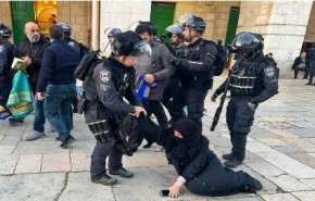 حمله اشغالگران به فلسطینی‌ها و جلوگیری از ورود آنها به مسجد الاقصی