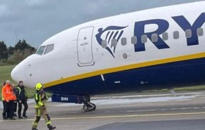 شاهد طائرة تواجه حالة طوارئ في مطار جمهورية ايرلاندا

