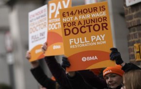 الآلاف من الأطباء يستعدون للإضراب في بريطانيا
