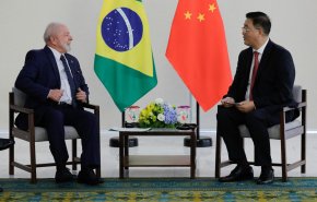 البرازيل والصين توقعان 20 اتفاقية اقتصادية وخبير: البلدان سيدفنان الدولار