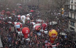  مظاهرات عارمة في باريس ضد نظام التقاعد