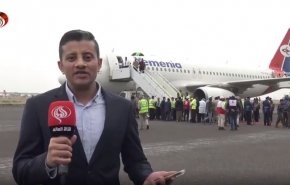 دوربین العالم لحظه ورود اسرای یمنی به فرودگاه صنعا را ثبت کرد