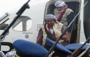 وصول طائرة تقل 48 أسيرا محررا إلى مطار صنعاء