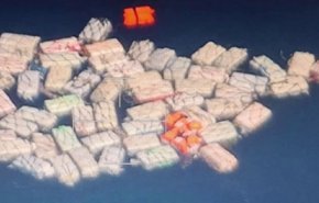 شاهد مخدرات بنحو نصف مليار يورو تطفو على سواحل صقلية في إيطاليا  