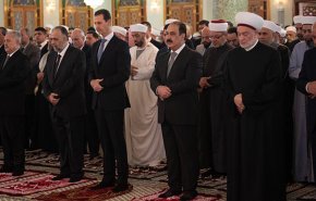 بالصور.. الرئيس السوري يصلي العيد في رحاب جامع الرئيس الراحل حافظ الأسد