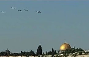 شاهد.. مروحيات حربية اسرائيلية تحلق فوق المسجد الأقصى
