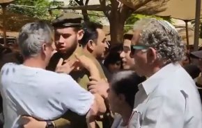 بالفيديو.. مستوطنون يهاجمون بن غفير في المقبرة