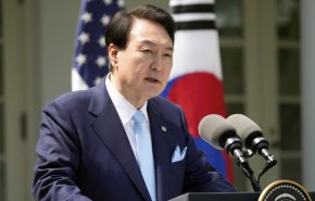 رئيس كوريا الجنوبية يهدد بيونغ يانغ بالأسلحة النووية الأمريكية