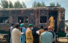 7 قتلى جراء حريق في قطار ركاب جنوبي باكستان