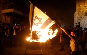  به آتش‌کشیدن پرچم رژیم جعلی صهیونیستی در قدس توسط یهودیان