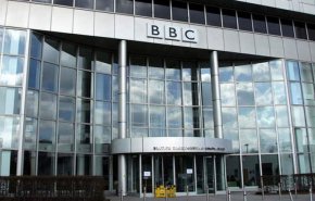 استقالة رئيس 'بي بي سي' بعد تورطه بفضيحة فساد