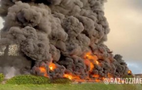 حريق بخزان وقود في سيفاستوبول في شبه جزيرة القرم 