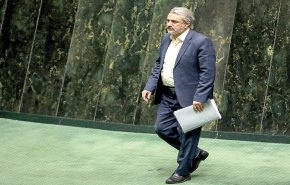 البرلمان الإيراني يحجب الثقة عن وزير الصناعة والمناجم والتجارة