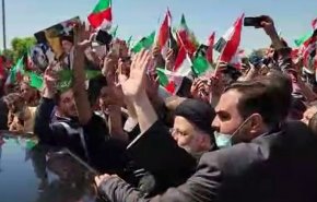 استقبال شعبي حافل للرئيس الايراني في دمشق + فيديو