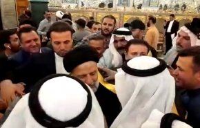 اهدای 'عبای عربی' به رئیس جمهور ایران در دیدار با شیوخ قبایل سوریه
