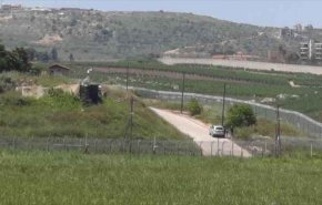 دورية للاحتلال تتفقد الطريق العسكري المحاذية للسياج الحدودي 