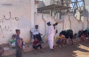 طوابير طويلة في السودان لشحن الهواتف + فيديو