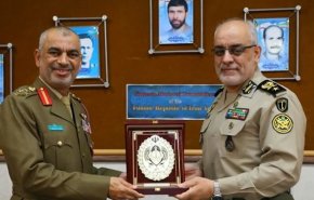 قائد جامعة دافوس للجيش: جامعة دافوس للجيش مستعدة لتبادل الأساتذة مع عمان