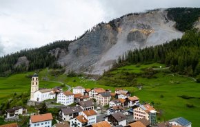 إخلاء قرية سويسرية خوفا من انهيارات صخرية خطيرة