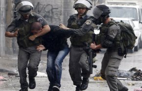 الاحتلال يصيب شابا فلسطينيا ويعتقل آخرين خلال اقتحام نابلس

