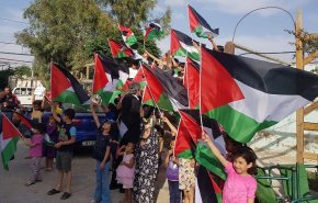 بالصور.. تظاهرات في المخيمات الفلسطينية بالأردن رفضا لمسيرة الأعلام الاحتلالية