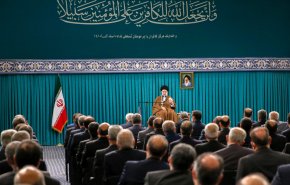 قائد الثورة الاسلامية: لا يجب السماح للأجانب بخلق مشاكل بين ايران وجيرانها