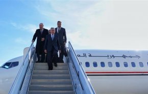 بيان رسمي يوضح حقيقة سقوط الرئيس العراقي على درج الطائرة