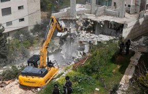 بلدية الاحتلال تهدم منزلا وتجرف أرضا في القدس