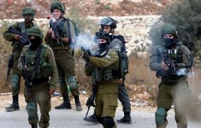 إصابة فلسطيني برصاص الاحتلال واعتقال أسير محرر من الضفة