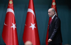 شاهد.. أردوغان يفوز بولاية ثالثة رئيسا لتركيا